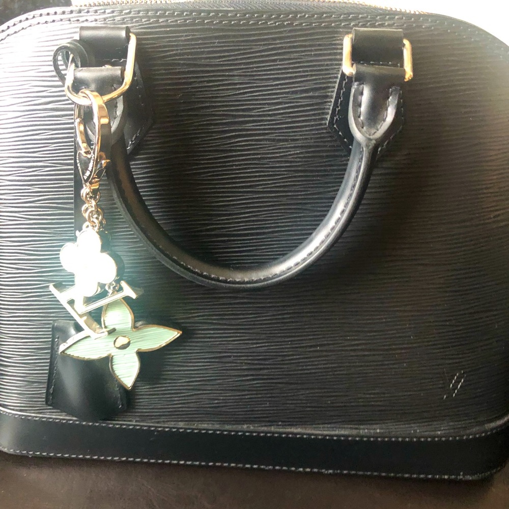 Authentic Louis Vuitton XL ladies handbag